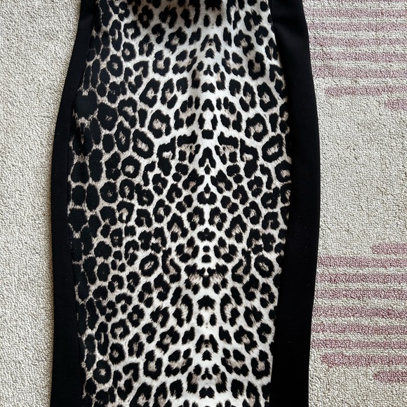 Size 4 (UK size 8) stretch leopard print pencil skirt- chic yet comfy! - Picture 3 of 3